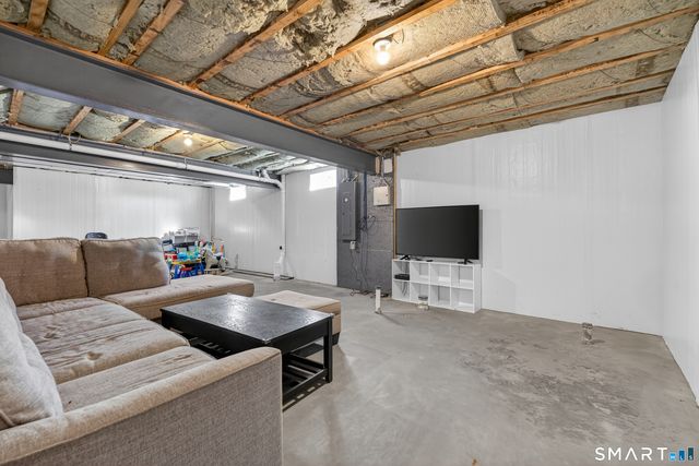 4 Arbor Crossing, East Lyme, CT 06333