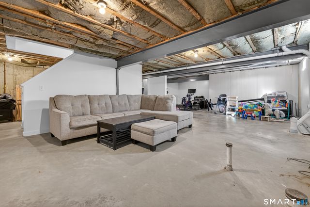 4 Arbor Crossing, East Lyme, CT 06333