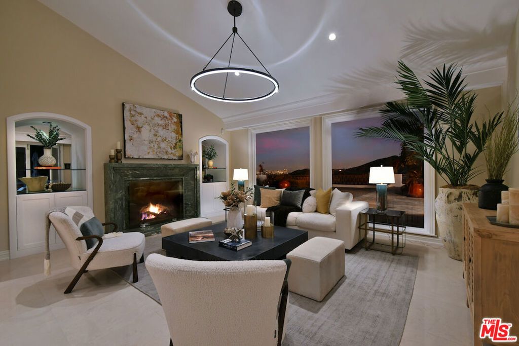 Image 10 of property listing at 3848 Alonzo Avenue, Encino, CA 91316