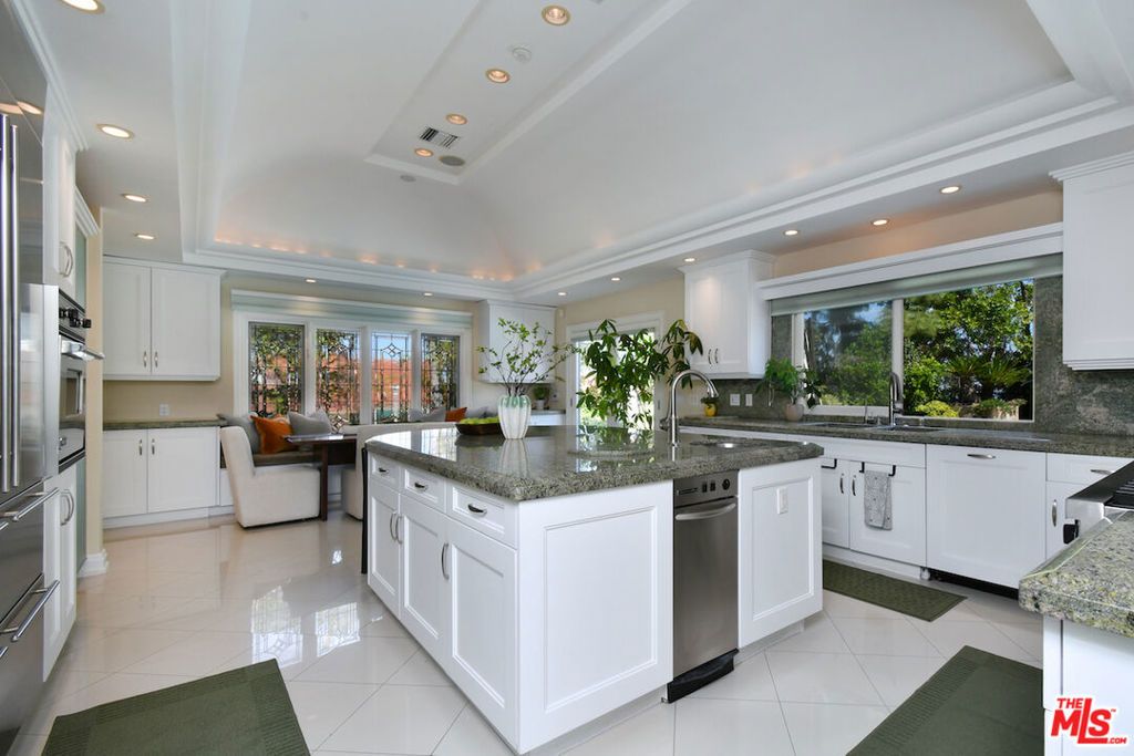 Image 16 of property listing at 3848 Alonzo Avenue, Encino, CA 91316