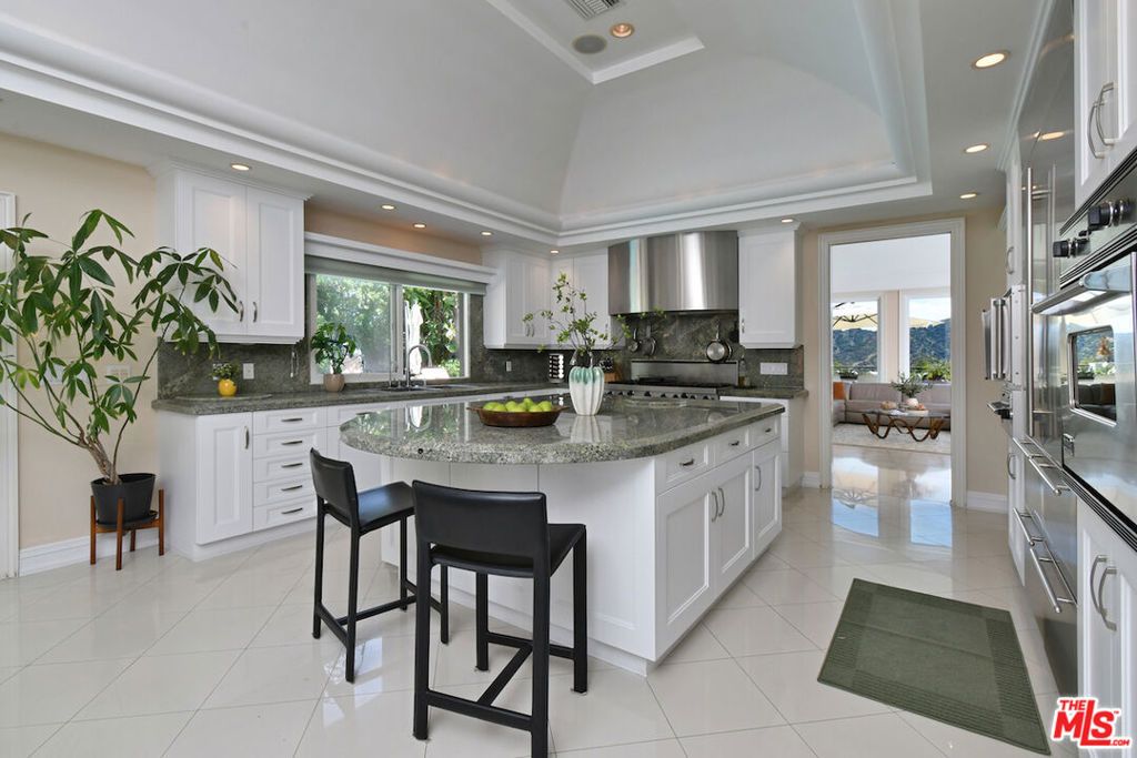 Image 18 of property listing at 3848 Alonzo Avenue, Encino, CA 91316