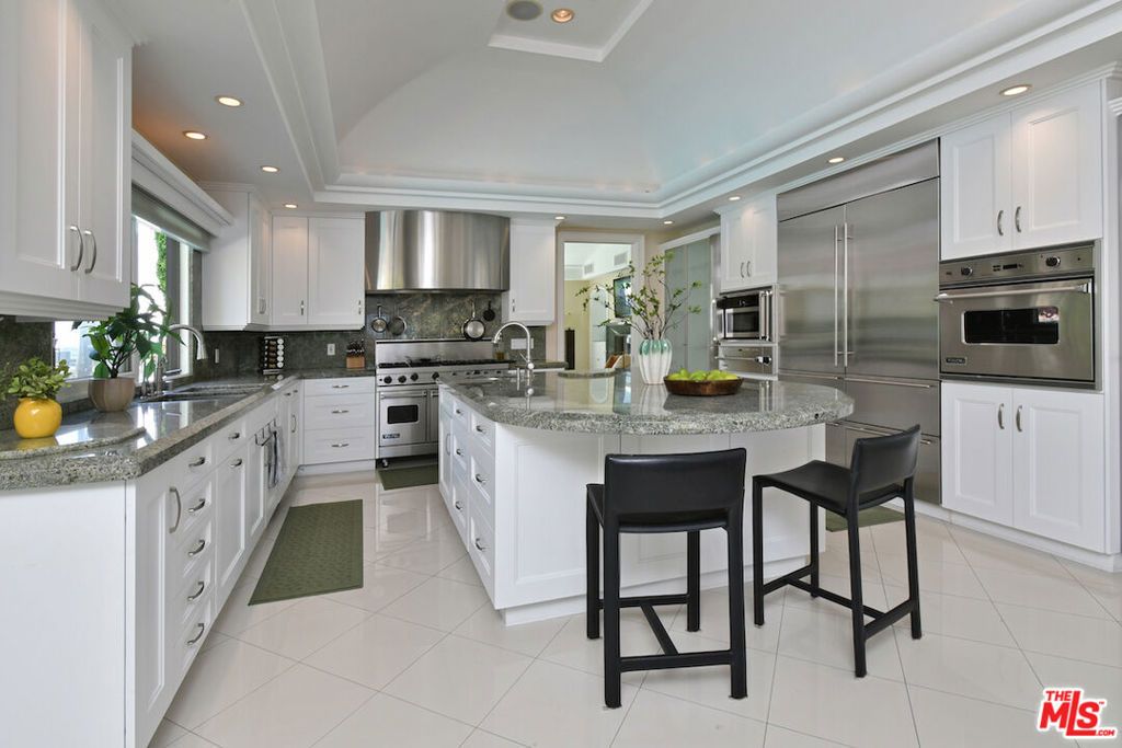 Image 19 of property listing at 3848 Alonzo Avenue, Encino, CA 91316