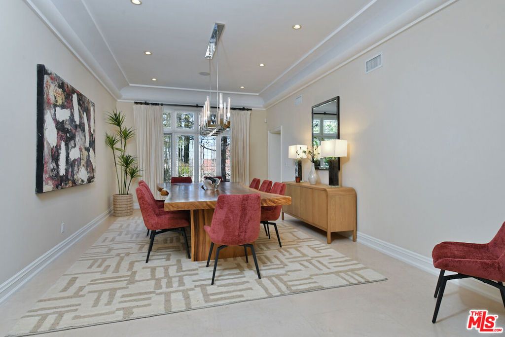 Image 20 of property listing at 3848 Alonzo Avenue, Encino, CA 91316