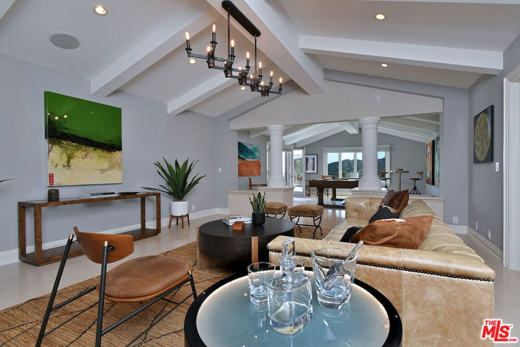 Image 22 of property listing at 3848 Alonzo Avenue, Encino, CA 91316