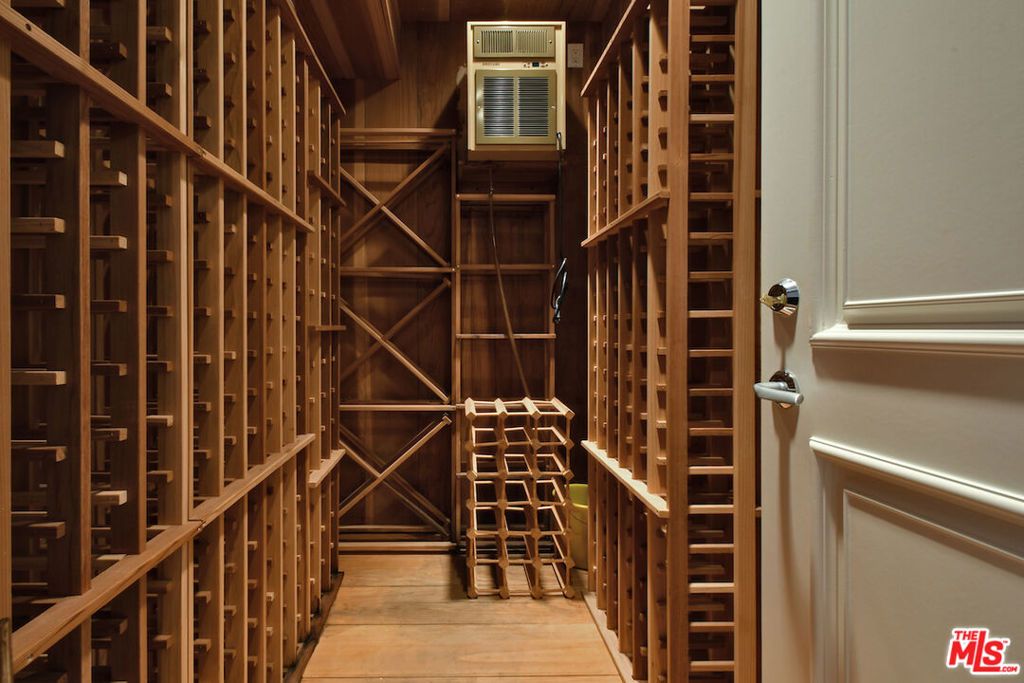 Image 23 of property listing at 3848 Alonzo Avenue, Encino, CA 91316