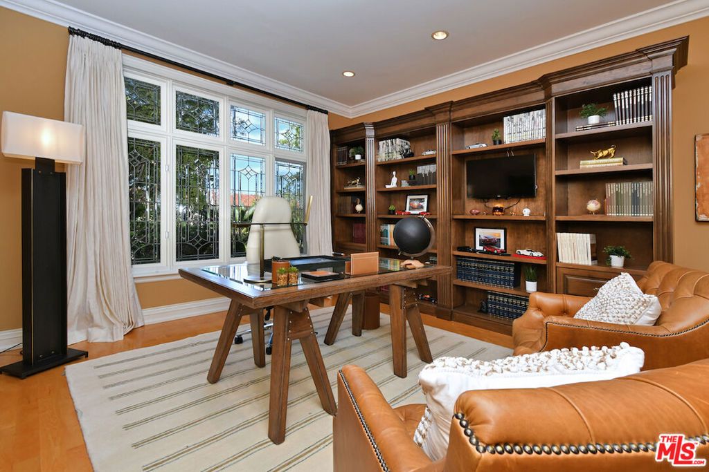 Image 25 of property listing at 3848 Alonzo Avenue, Encino, CA 91316