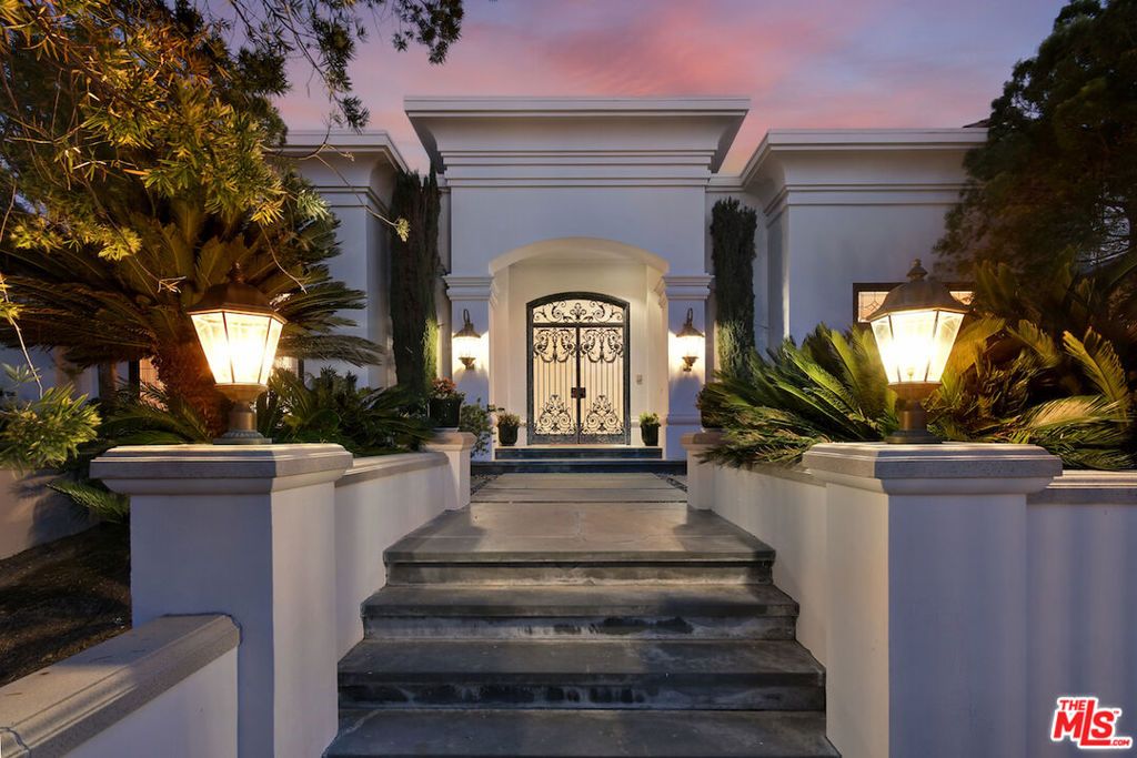 Image 3 of property listing at 3848 Alonzo Avenue, Encino, CA 91316