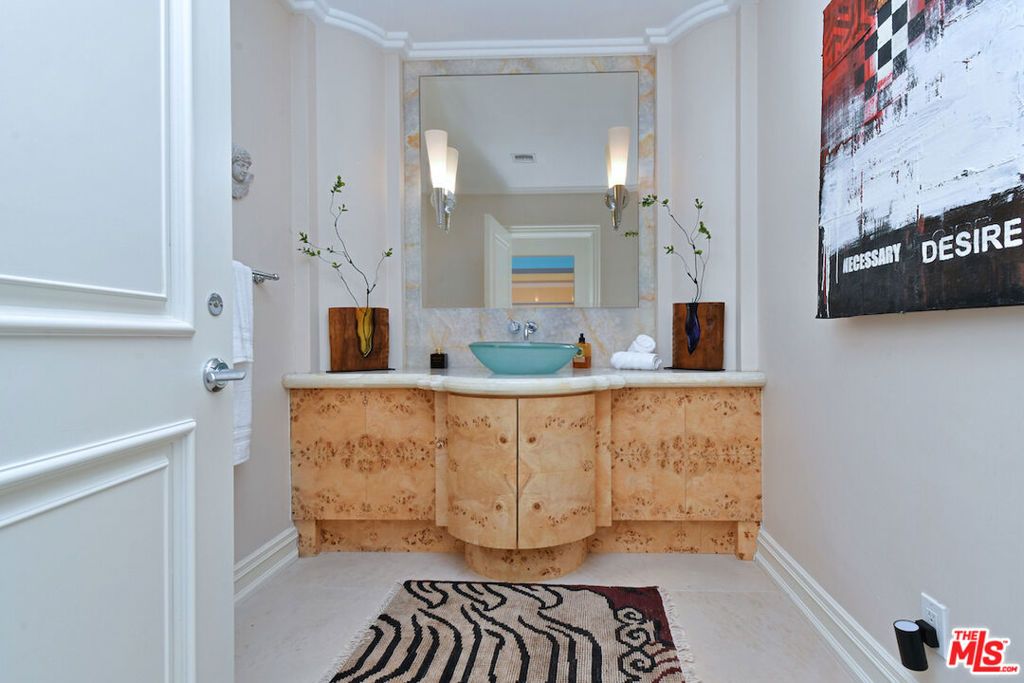 Image 32 of property listing at 3848 Alonzo Avenue, Encino, CA 91316