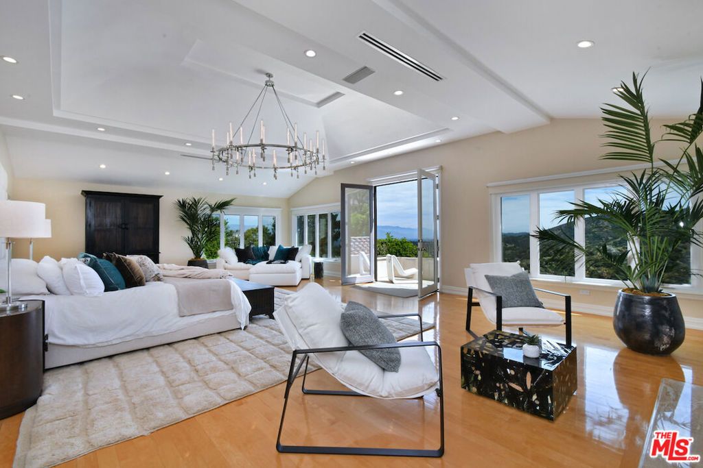 Image 33 of property listing at 3848 Alonzo Avenue, Encino, CA 91316