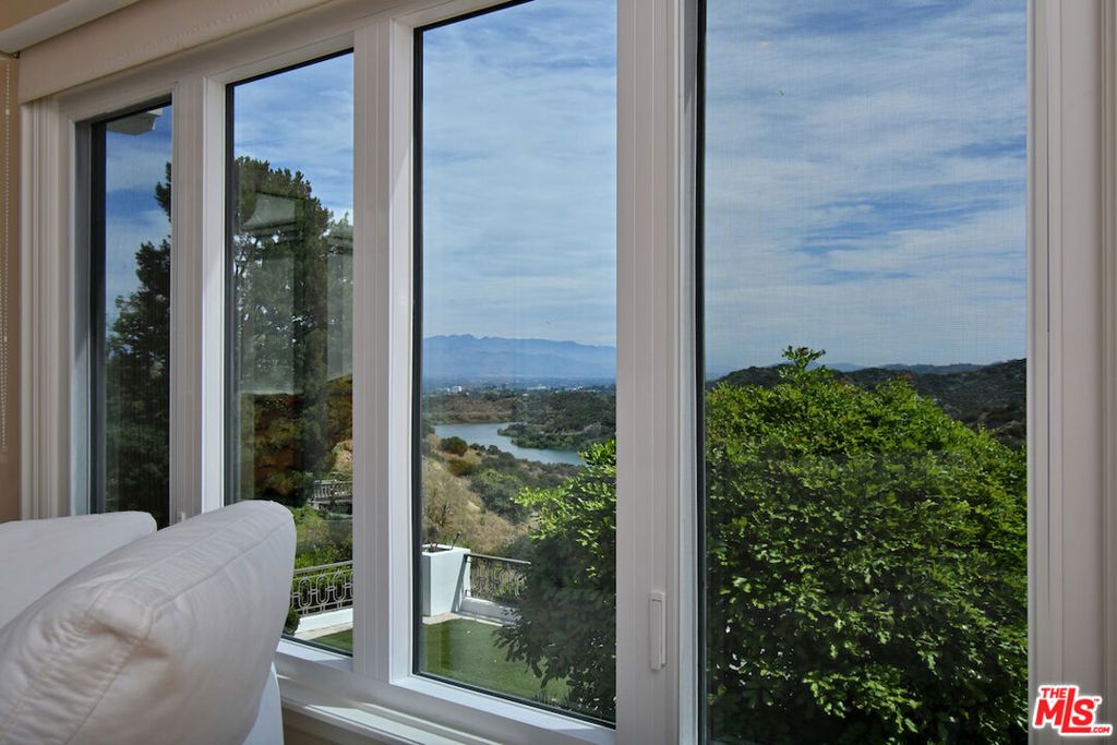 Image 35 of property listing at 3848 Alonzo Avenue, Encino, CA 91316