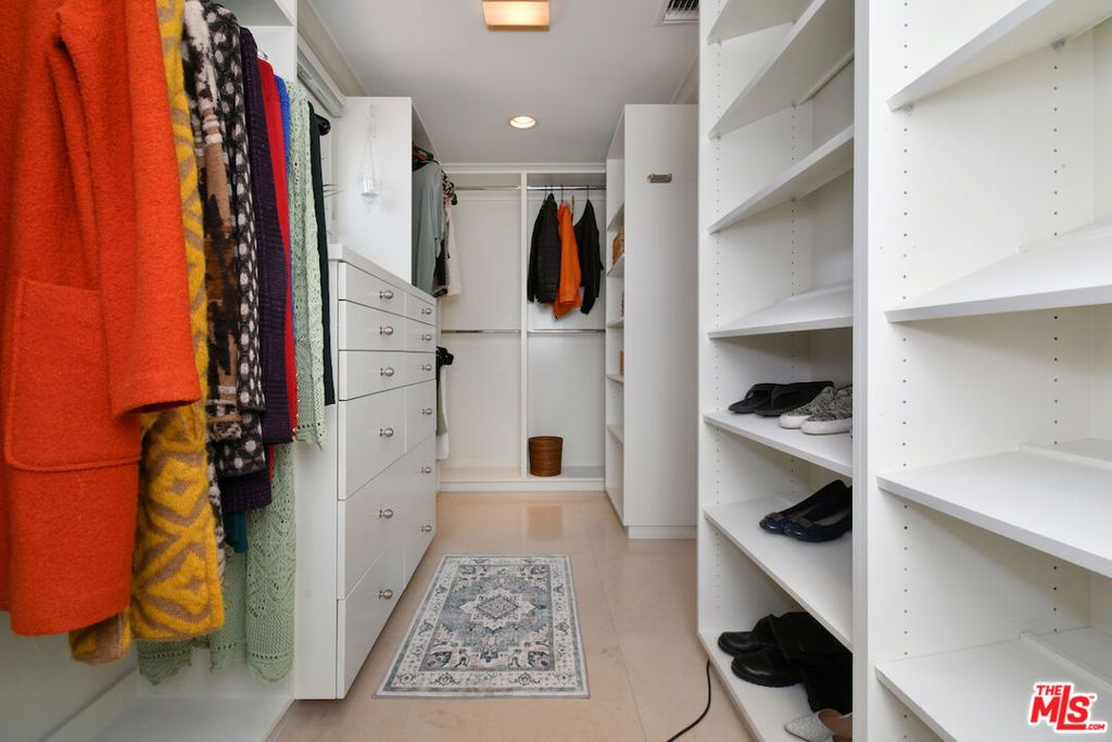 Image 39 of property listing at 3848 Alonzo Avenue, Encino, CA 91316