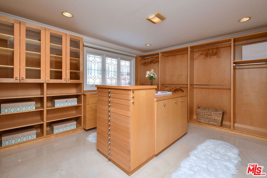 Image 40 of property listing at 3848 Alonzo Avenue, Encino, CA 91316