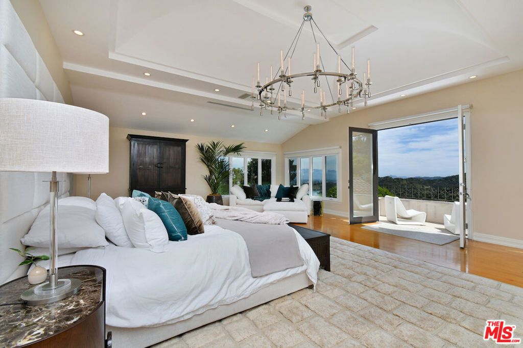 Image 44 of property listing at 3848 Alonzo Avenue, Encino, CA 91316