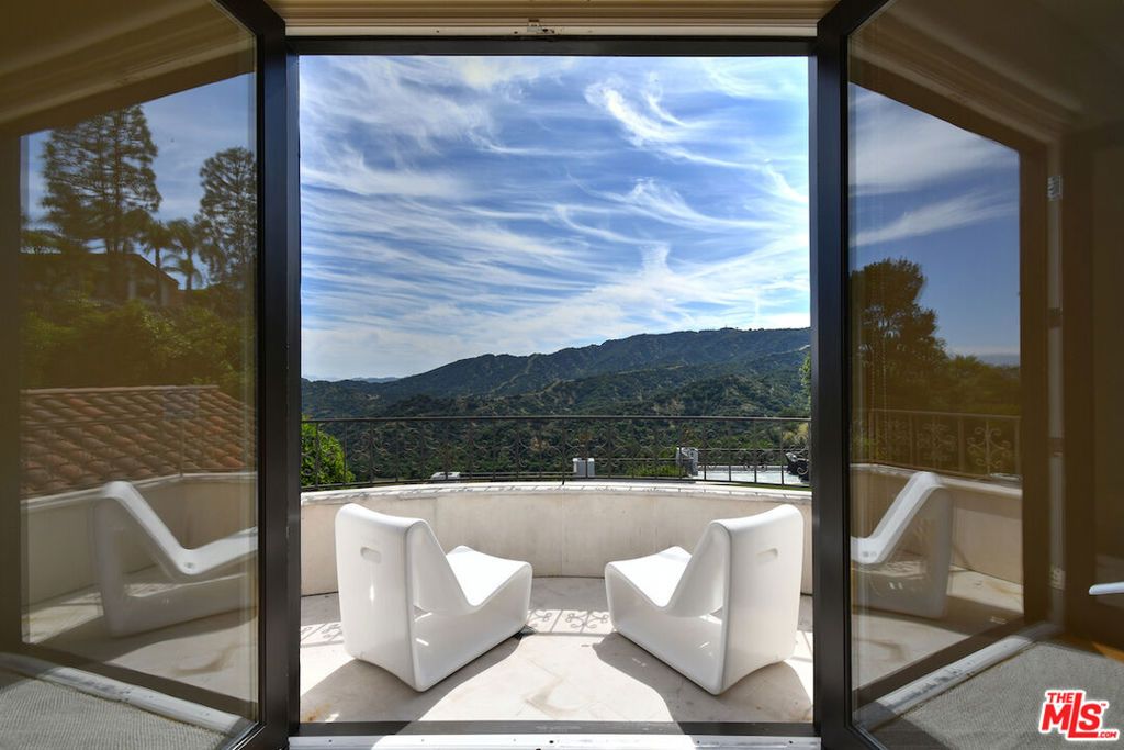 Image 45 of property listing at 3848 Alonzo Avenue, Encino, CA 91316