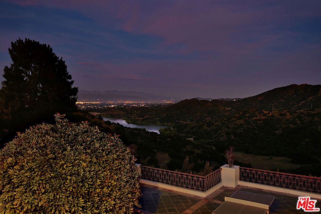 Image 47 of property listing at 3848 Alonzo Avenue, Encino, CA 91316