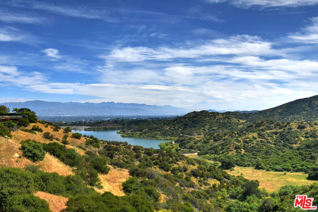 Image 48 of property listing at 3848 Alonzo Avenue, Encino, CA 91316