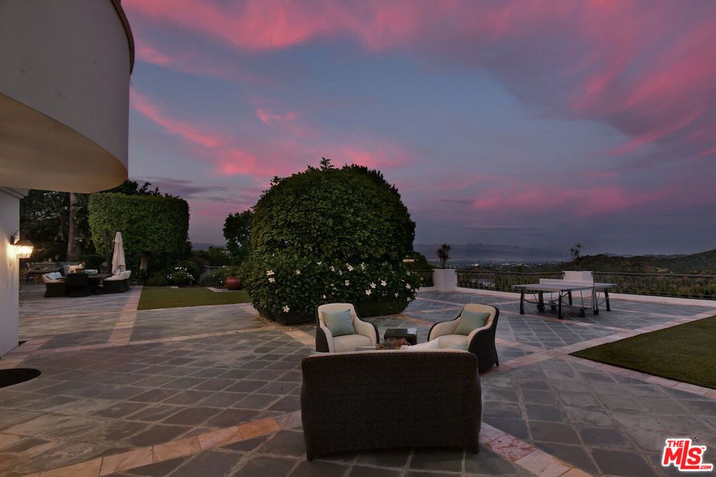 Image 50 of property listing at 3848 Alonzo Avenue, Encino, CA 91316