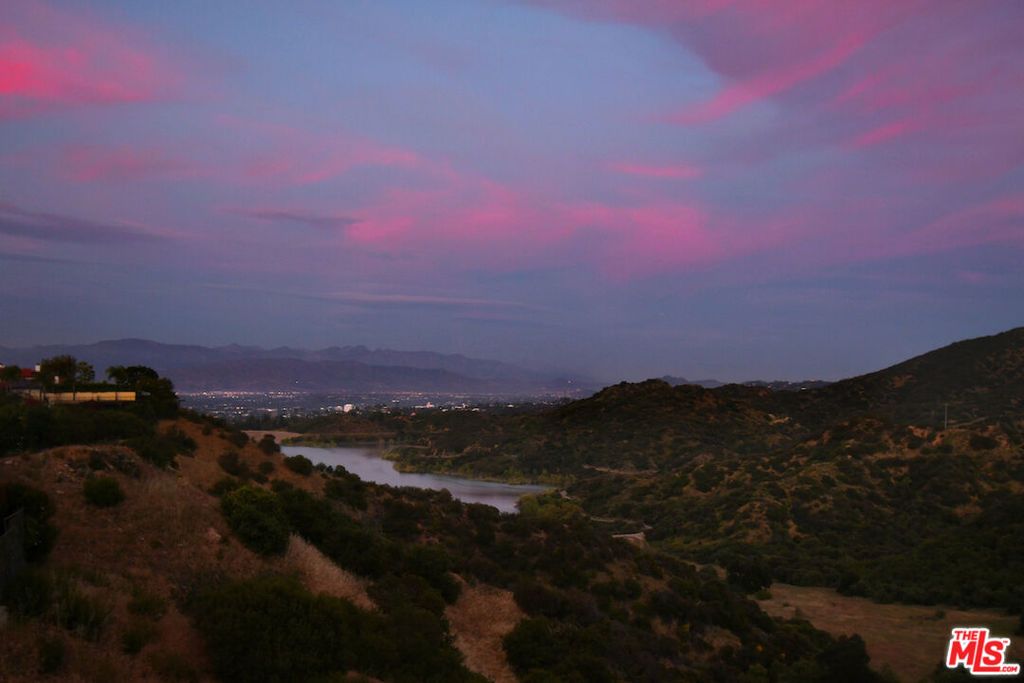 Image 57 of property listing at 3848 Alonzo Avenue, Encino, CA 91316