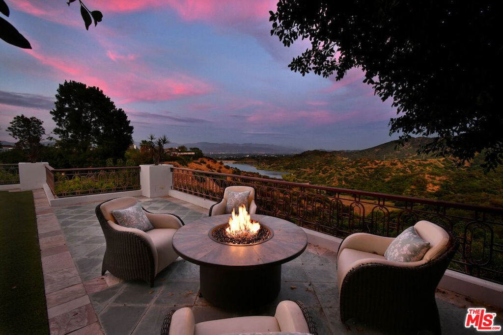 Image 71 of property listing at 3848 Alonzo Avenue, Encino, CA 91316