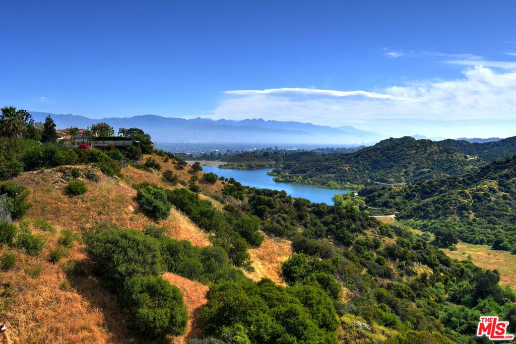 Image 73 of property listing at 3848 Alonzo Avenue, Encino, CA 91316