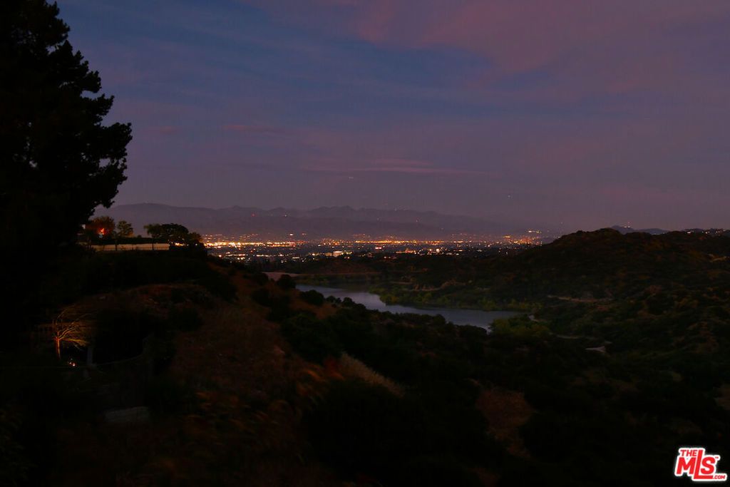 Image 75 of property listing at 3848 Alonzo Avenue, Encino, CA 91316