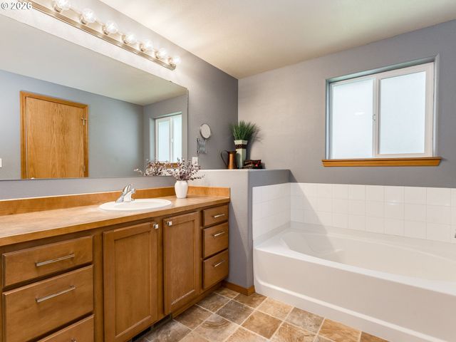 2683 GREEN MOUNTAIN Rd, Kalama, WA 98625