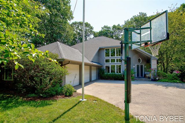 2302 Timberlee Drive, Holland, MI 49424