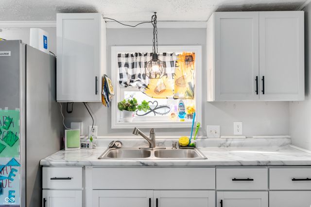 7825 S Tennessee Street, Daleville, IN 47334