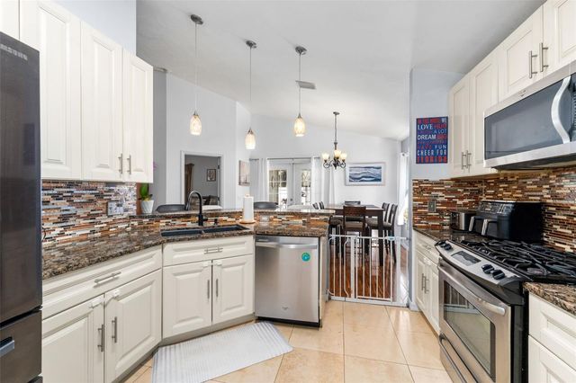 2156 NW 52 PLACE, Gainesville, FL 32605