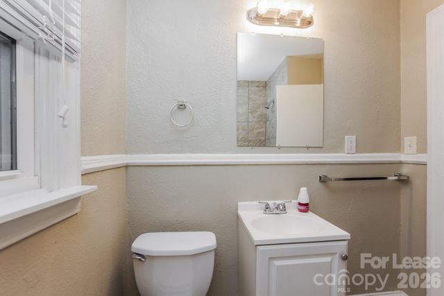 1525 Effingham Road, Charlotte, NC 28208