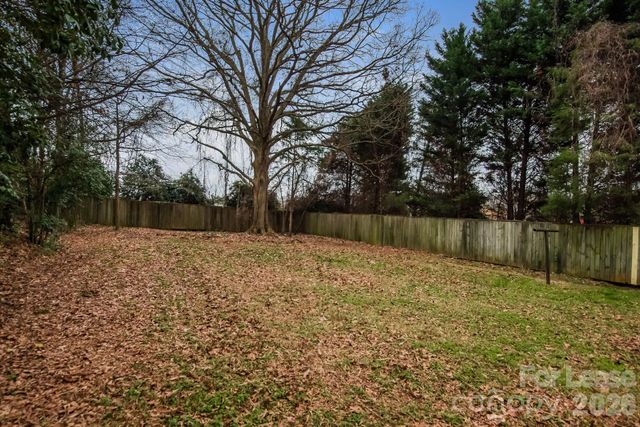 1525 Effingham Road, Charlotte, NC 28208