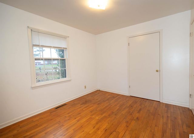 210 Irvin Cobb, Murray, KY 42071