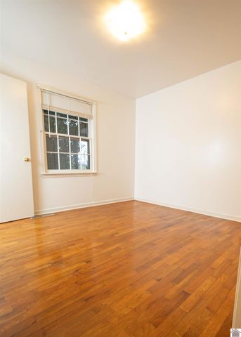 210 Irvin Cobb, Murray, KY 42071