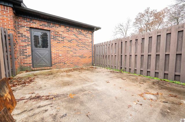 210 Irvin Cobb, Murray, KY 42071