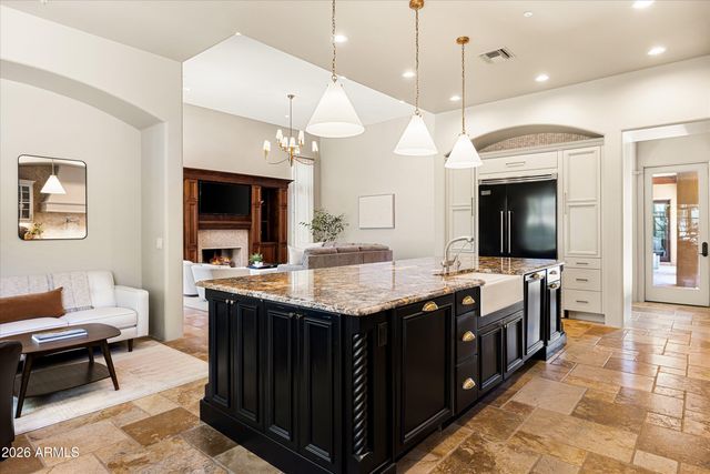 10725 E GREYTHORN Drive, Scottsdale, AZ 85262
