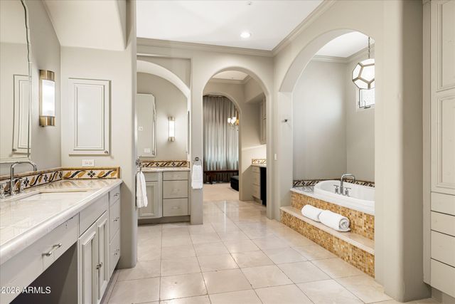 10725 E GREYTHORN Drive, Scottsdale, AZ 85262
