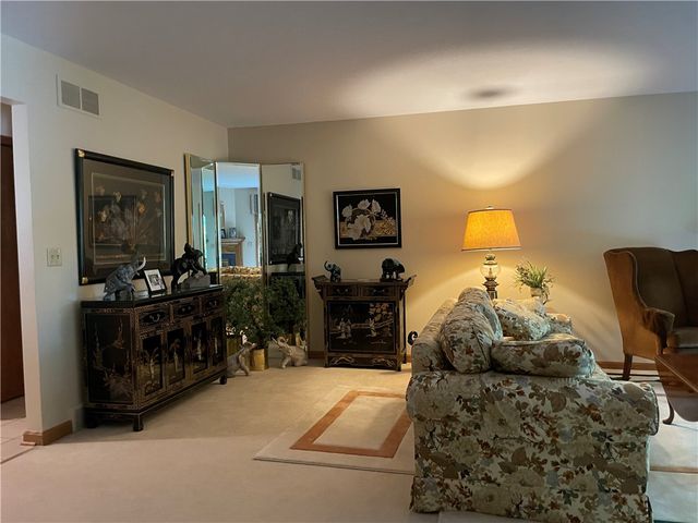 1445 Winterberry Ct 2B, Hermitage, PA 16148