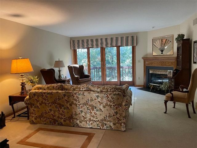 1445 Winterberry Ct 2B, Hermitage, PA 16148