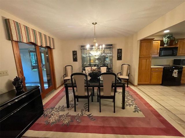 1445 Winterberry Ct 2B, Hermitage, PA 16148