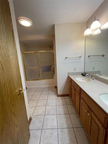 1445 Winterberry Ct 2B, Hermitage, PA 16148