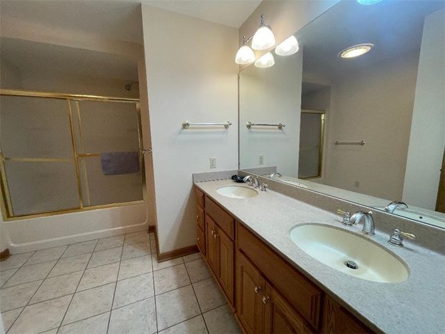 1445 Winterberry Ct 2B, Hermitage, PA 16148