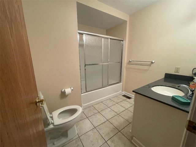 1445 Winterberry Ct 2B, Hermitage, PA 16148