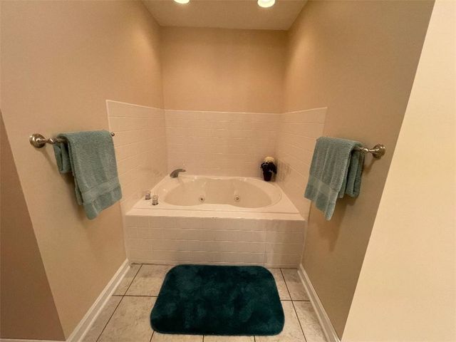 1445 Winterberry Ct 2B, Hermitage, PA 16148