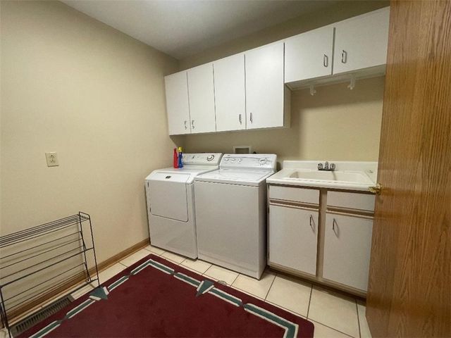 1445 Winterberry Ct 2B, Hermitage, PA 16148