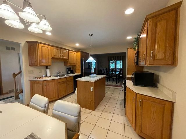 1445 Winterberry Ct 2B, Hermitage, PA 16148