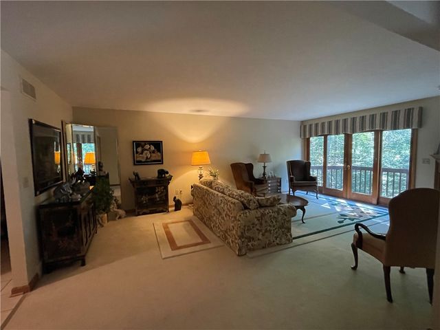 1445 Winterberry Ct 2B, Hermitage, PA 16148