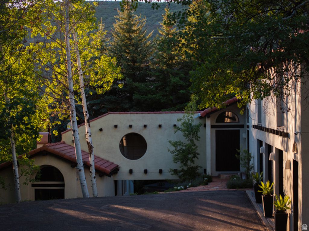 Image 5 of property listing at 2389 DAYBREAKER DR, Park City, UT 84098