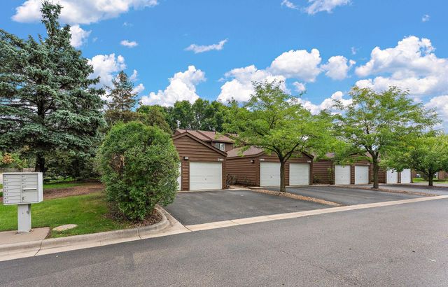 2460 Crestwood Drive, North Saint Paul, MN 55109