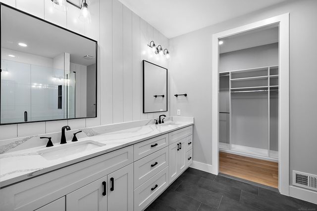 5820 Heights Boulevard, Sterling Heights, MI 48314