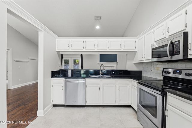 8634 HAMMOND FOREST Drive, Jacksonville, FL 32221